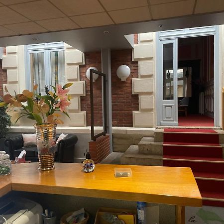 Hotel Le Beau Site Gien Esterno foto