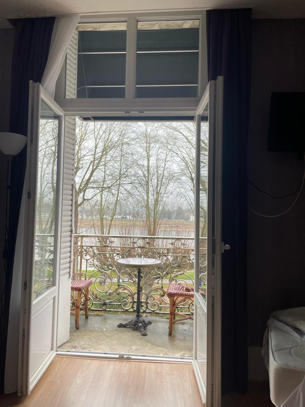 Hotel Le Beau Site Gien Esterno foto