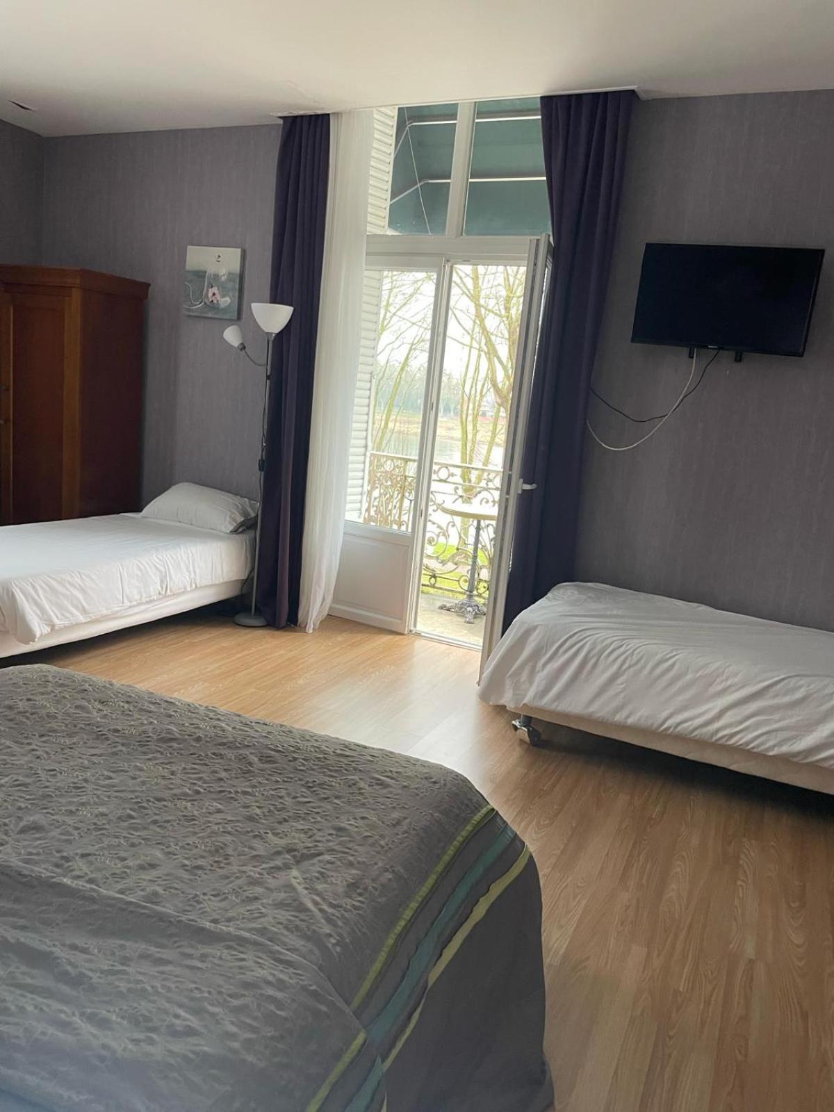 Hotel Le Beau Site Gien Esterno foto