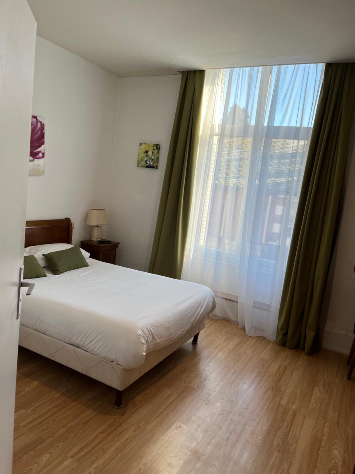 Hotel Le Beau Site Gien Esterno foto