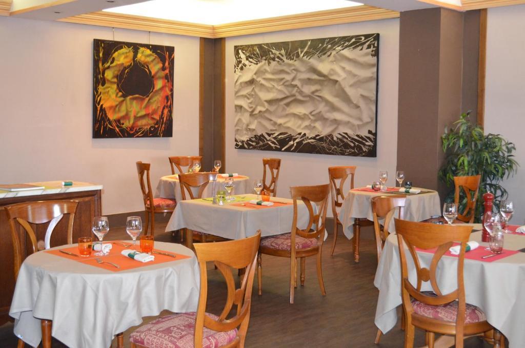 Hotel Le Beau Site Gien Esterno foto