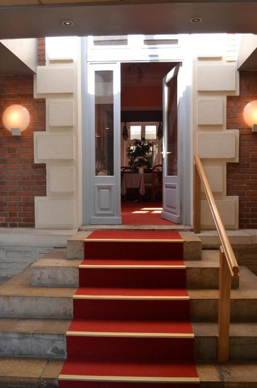 Hotel Le Beau Site Gien Esterno foto