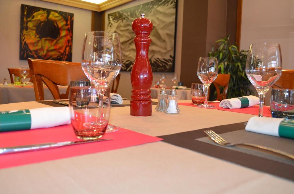 Hotel Le Beau Site Gien Esterno foto