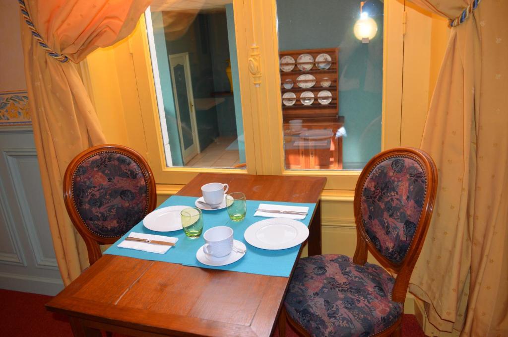 Hotel Le Beau Site Gien Esterno foto