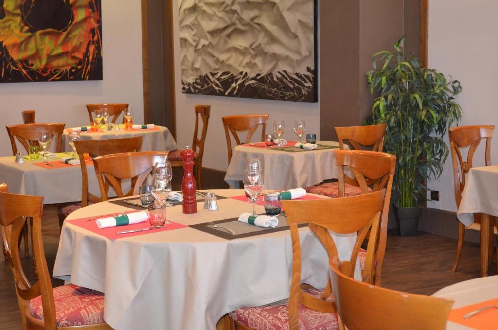 Hotel Le Beau Site Gien Esterno foto