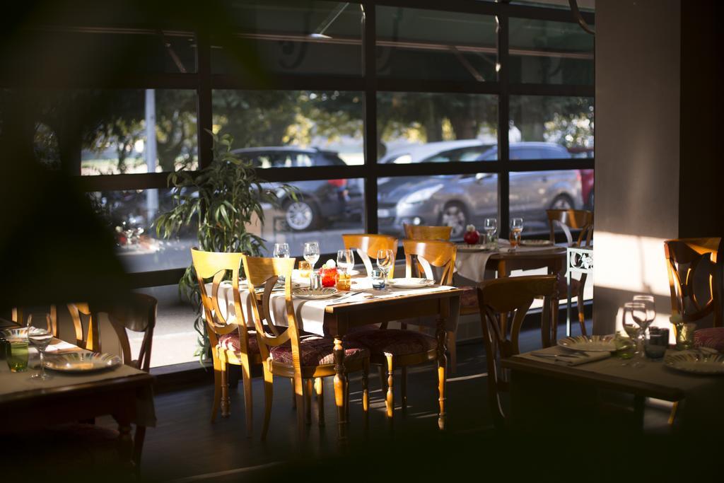 Hotel Le Beau Site Gien Esterno foto